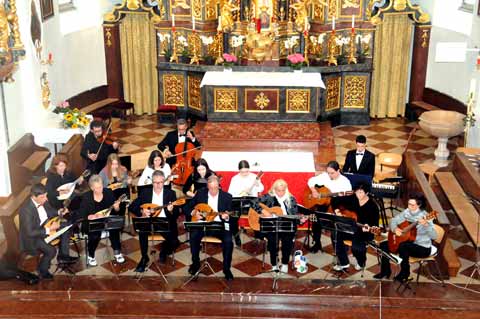 Konzert mit Mandolinenorchester und Gospelchor in der Pfarrkirche von Bergheim