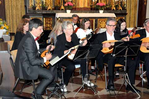 Konzert mit Mandolinenorchester und Gospelchor in der Pfarrkirche von Bergheim