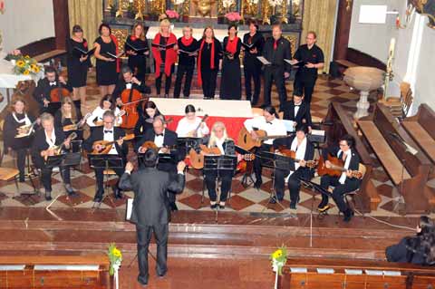 Konzert mit Mandolinenorchester und Gospelchor in der Pfarrkirche von Bergheim