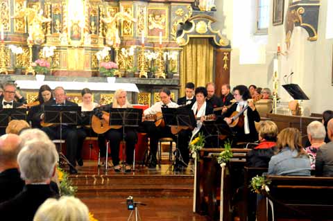 Konzert mit Mandolinenorchester und Gospelchor in der Pfarrkirche von Bergheim