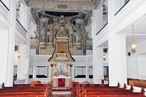 Altar, Kanzel und Orgel der Schlosskirche zu Schloss Friedenstein in Gotha