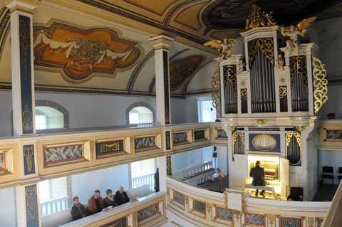 Henning Pertiet an der Thielemann-Orgel in der Dreifaltigkeitskirche Gräfenhain