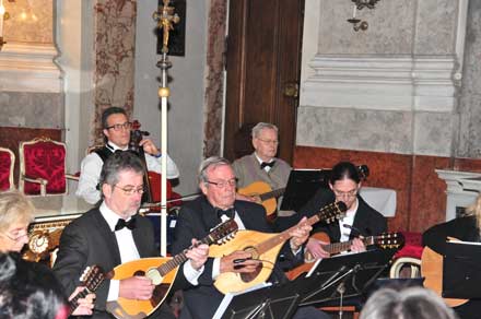 Schlosskapelle Schönbrunn Wien mit Mandolinenorchester Euphonia